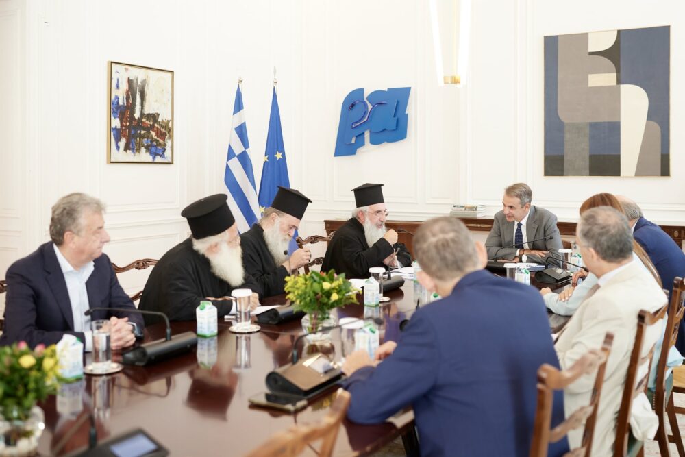 Synantisi k mitsotaki me ton archiepiskopo kritis 3