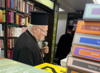 O oikoumenikos patriarchis se vivliopoleio tis thessalonikis 2