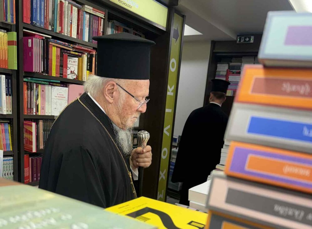 O oikoumenikos patriarchis se vivliopoleio tis thessalonikis 2