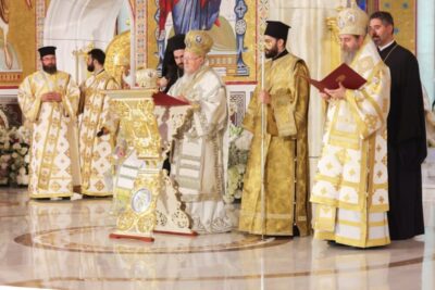 Patriarhul ecumenic barolomeu si patriarhul daniel au sfintit pictura catedralei nationale 3 1536x1025