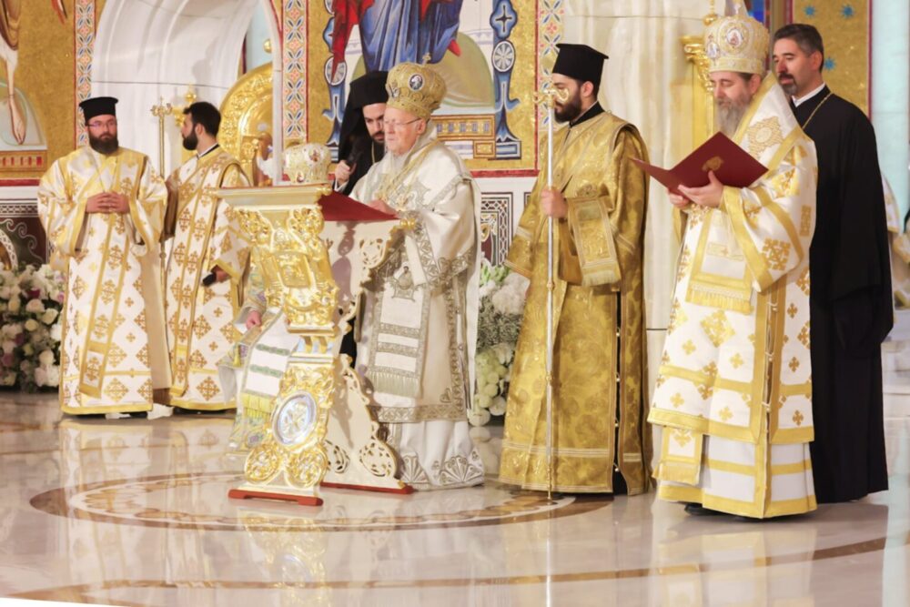 Patriarhul ecumenic barolomeu si patriarhul daniel au sfintit pictura catedralei nationale 3 1536x1025