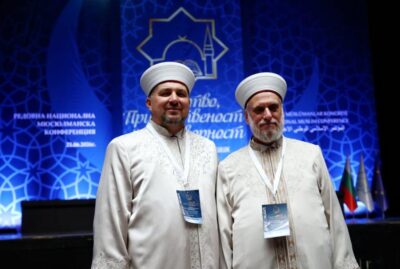 991 ratio novoizbraniiat za glaven miuftiia ahmed hasanov i dosegashniiat mustafa alish